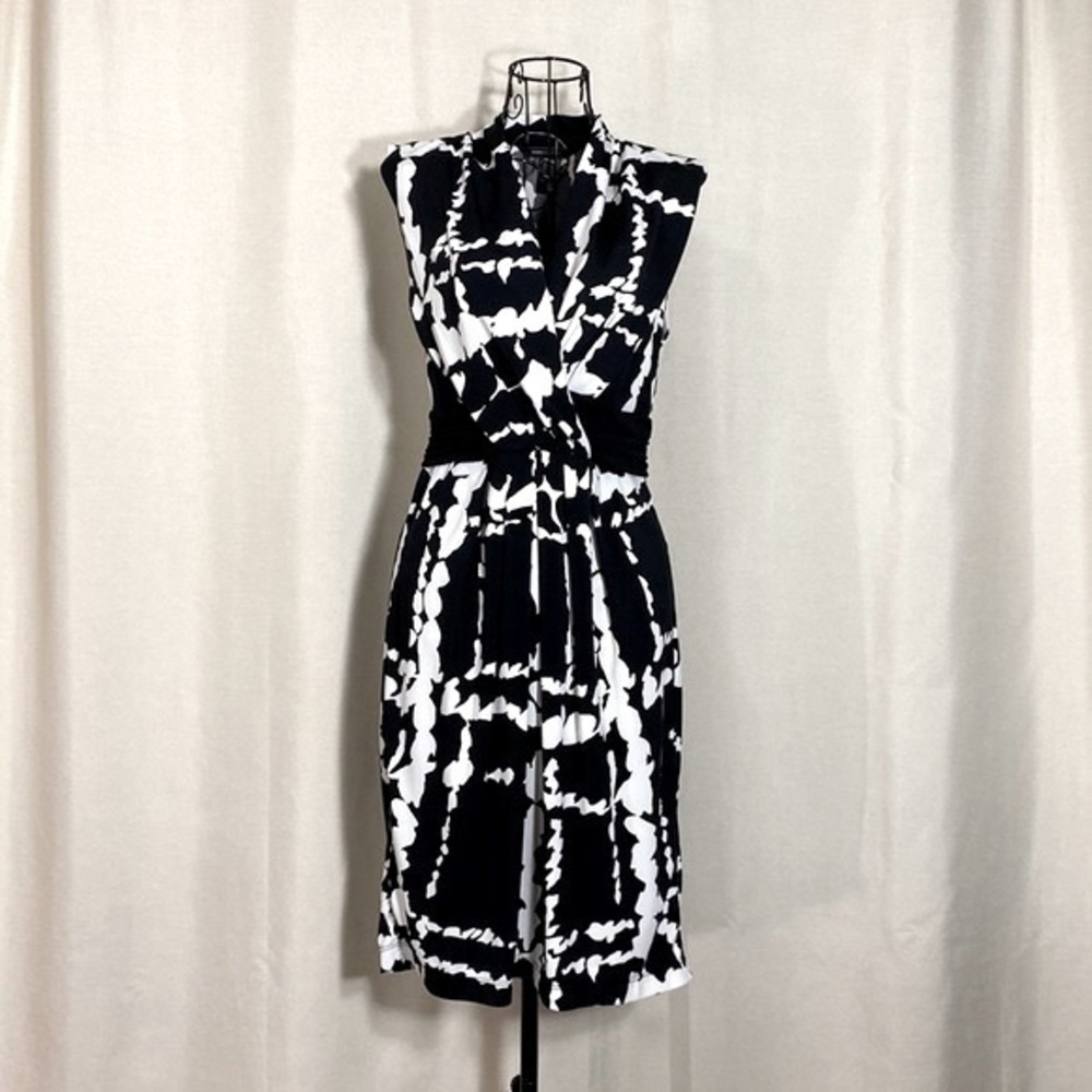 BCBMAXAZRIA Abstract Print Twist Front Sleeveless Dress